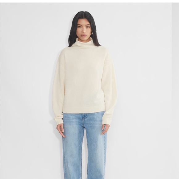Aritzia Sweaters - Aritzia Cream Turtleneck Sweater